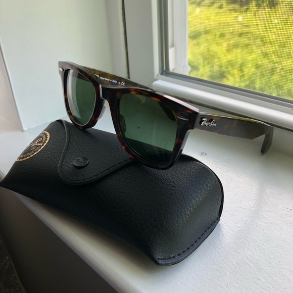 Ray Ban Wayfarer Tortoise Shell Sunglasses - Picture 3 of 12